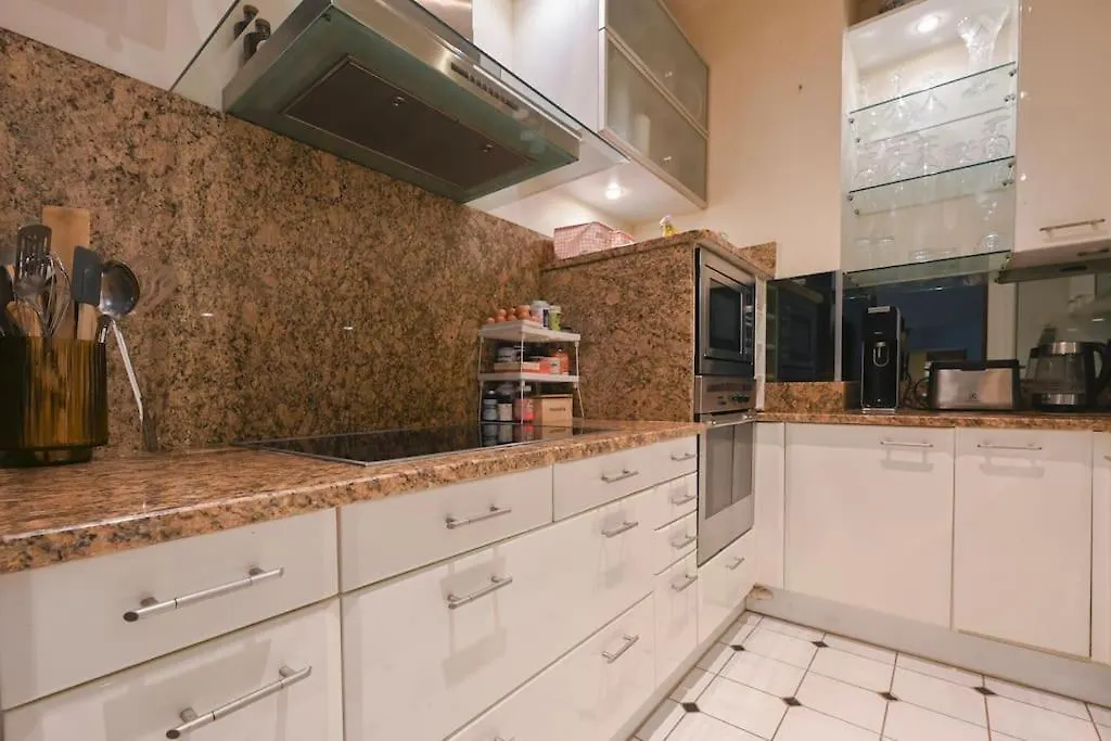 Apartment Spacious In *